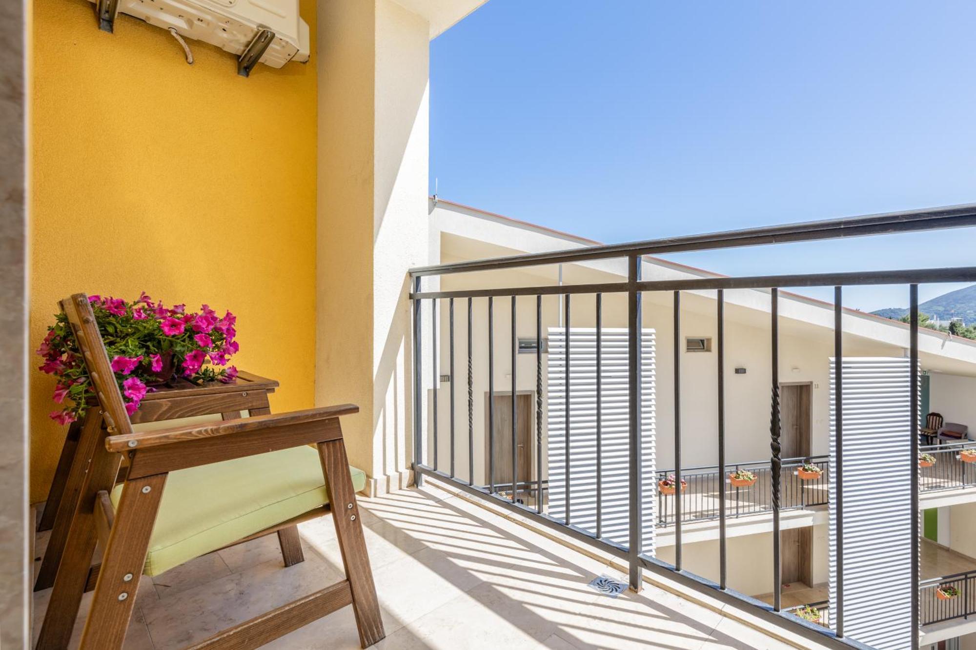 Apart Hotel M S Katunjanin Herceg Novi Exterior photo